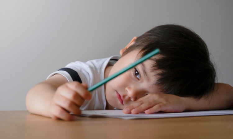 Gejala keterlambatan kognitif pada anak, Sumber: enervon.co.id